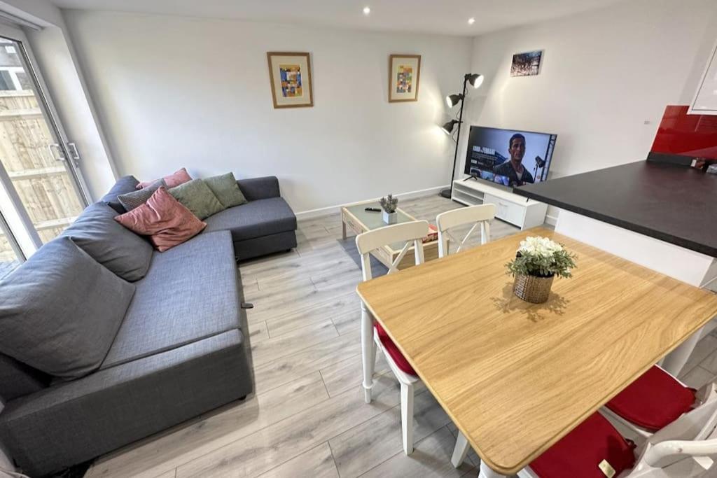 Charming New 2Br Detached House-Central Headington- Wi-Fi, Netflix, Top Location Oxford Exterior photo